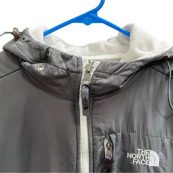 The North Face Gray and White Ski Jacket Size XL. Fits More Like Size Large - Picture 4 of 6